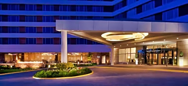Exterior portico of the Hilton McLean Tysons Corner 